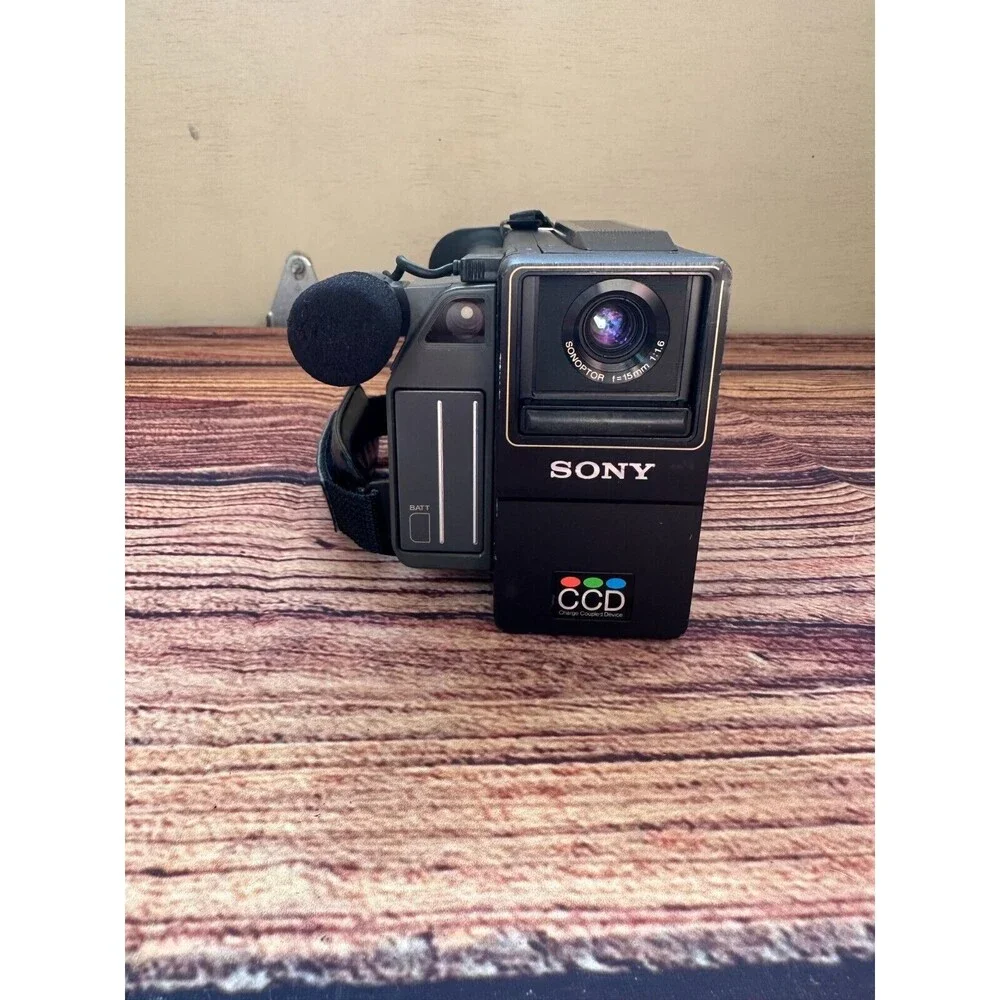 Vintage Sony Video 8 Handycam CCD-M8u with Case *UNTESTED*